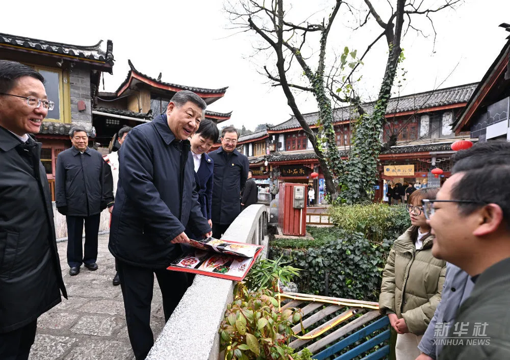 习近平考察丽江5.jpg